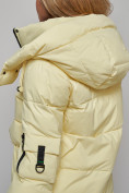 Оптом Зимняя женская куртка модная с капюшоном желтого цвета 589827J в Казани, фото 16