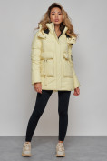Оптом Зимняя женская куртка модная с капюшоном желтого цвета 589827J в Казани, фото 2