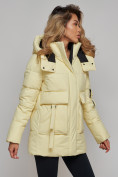 Оптом Зимняя женская куртка модная с капюшоном желтого цвета 589827J в Казани, фото 21