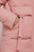 Оптом Зимняя женская куртка модная с капюшоном розового цвета 589827R в Казани, фото 13