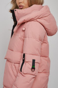 Оптом Зимняя женская куртка модная с капюшоном розового цвета 589827R в Екатеринбурге, фото 14