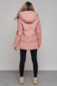 Оптом Зимняя женская куртка модная с капюшоном розового цвета 589827R в Екатеринбурге, фото 4