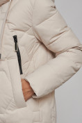 Оптом Пальто утепленное молодежное зимнее женское бежевого цвета 589899B в Самаре, фото 11