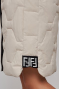 Оптом Пальто утепленное молодежное зимнее женское бежевого цвета 589899B в Перми, фото 13