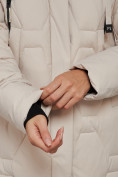 Оптом Пальто утепленное молодежное зимнее женское бежевого цвета 589899B в Екатеринбурге, фото 14