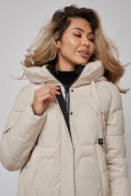 Оптом Пальто утепленное молодежное зимнее женское бежевого цвета 589899B в Челябинске, фото 15