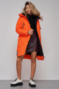 Оптом Пальто утепленное молодежное зимнее женское оранжевого цвета 589899O в  Красноярске, фото 19
