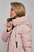 Оптом Пальто утепленное молодежное зимнее женское розового цвета 589899R в Казани, фото 18