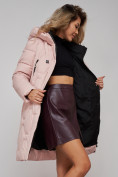 Оптом Пальто утепленное молодежное зимнее женское розового цвета 589899R в  Красноярске, фото 22