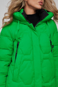 Оптом Пальто утепленное молодежное зимнее женское зеленого цвета 589899Z в  Красноярске, фото 10