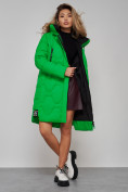 Оптом Пальто утепленное молодежное зимнее женское зеленого цвета 589899Z в Омске, фото 21