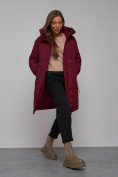 Оптом Пальто утепленное молодежное зимнее женское бордового цвета 59018Bo в Омске, фото 19