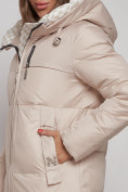 Оптом Пальто утепленное молодежное зимнее женское бежевого цвета 59120B в  Красноярске, фото 10