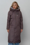 Оптом Пальто утепленное молодежное зимнее женское темно-коричневого цвета 59120TK в Тюмени, фото 10