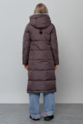 Оптом Пальто утепленное молодежное зимнее женское темно-коричневого цвета 59120TK в Санкт-Петербурге, фото 5