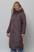Оптом Пальто утепленное молодежное зимнее женское темно-коричневого цвета 59120TK в Казани, фото 8