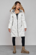 Оптом Пальто утепленное молодежное зимнее женское белого цвета 59121Bl в Перми, фото 2