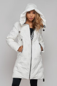 Оптом Пальто утепленное молодежное зимнее женское белого цвета 59121Bl в Омске, фото 9