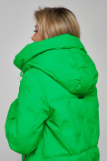 Оптом Пальто утепленное молодежное зимнее женское зеленого цвета 59121Z в Омске, фото 21