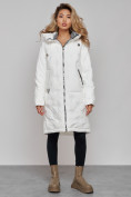 Оптом Пальто утепленное молодежное зимнее женское белого цвета 59122Bl в Новосибирске