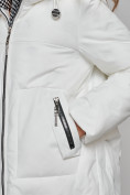 Оптом Пальто утепленное молодежное зимнее женское белого цвета 59122Bl в Воронеже, фото 10