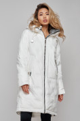 Оптом Пальто утепленное молодежное зимнее женское белого цвета 59122Bl в Омске, фото 22
