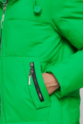 Оптом Пальто утепленное молодежное зимнее женское зеленого цвета 59122Z в Челябинске, фото 14