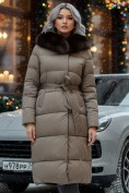 Оптом Пальто женское зимние с мехом песец люкс класса коричневого цвета 611_1K