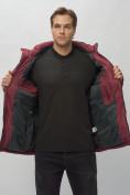 Оптом Куртка спортивная мужская с капюшоном бордового цвета 62175Bo в Казани, фото 17