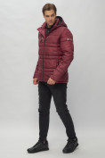 Оптом Куртка спортивная мужская с капюшоном бордового цвета 62175Bo в Казани, фото 3