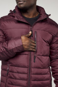 Оптом Куртка спортивная мужская с капюшоном бордового цвета 62220Bo в Казани, фото 14