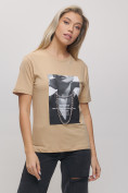 Оптом Женские футболки с принтом бежевого цвета 65016B в Екатеринбурге