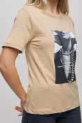 Оптом Женские футболки с принтом бежевого цвета 65016B в Казани, фото 5