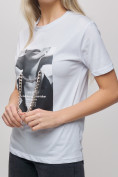 Оптом Женские футболки с принтом белого цвета 65016Bl в Казани, фото 6