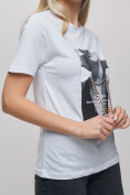 Оптом Женские футболки с принтом белого цвета 65016Bl в Екатеринбурге, фото 7