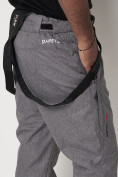 Оптом Полукомбинезон брюки горнолыжные мужские серого цвета 66357Sr в Казани, фото 15