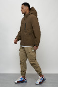 Оптом Куртка молодежная мужская весенняя с капюшоном коричневого цвета 702K в Барнауле, фото 2