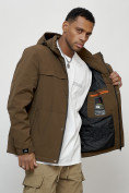 Оптом Куртка молодежная мужская весенняя с капюшоном коричневого цвета 702K в Уфе, фото 9