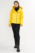 Оптом Куртка зимняя желтого цвета 7223J в Екатеринбурге, фото 2