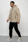 Оптом Куртка молодежная мужская весенняя с капюшоном бежевого цвета 7302B в Кемерово, фото 13