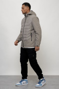 Оптом Куртка молодежная мужская весенняя с капюшоном серого цвета 7302Sr в Челябинске, фото 2