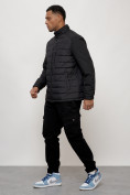 Оптом Куртка молодежная мужская весенняя 2024 года черного цвета 7305Ch в Челябинске, фото 2