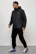 Оптом Куртка молодежная мужская весенняя с капюшоном черного цвета 7306Ch в Тюмени, фото 4