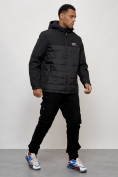 Оптом Куртка молодежная мужская весенняя с капюшоном черного цвета 7306Ch в Новосибирске, фото 5