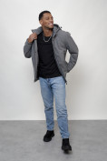 Оптом Куртка молодежная мужская весенняя с капюшоном серого цвета 7307Sr в Сочи, фото 17