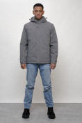 Оптом Куртка молодежная мужская весенняя с капюшоном серого цвета 7307Sr в Уфе, фото 8