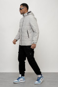 Оптом Куртка молодежная мужская весенняя с капюшоном светло-серого цвета 7317SS, фото 2