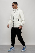 Оптом Куртка спортивная мужская весенняя с капюшоном белого цвета 7335Bl в Сочи, фото 2