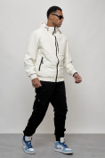 Оптом Куртка спортивная мужская весенняя с капюшоном белого цвета 7335Bl в Оренбурге, фото 3