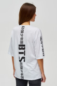 Оптом Женские футболки с надписями белого цвета 76017Bl в Екатеринбурге, фото 5
